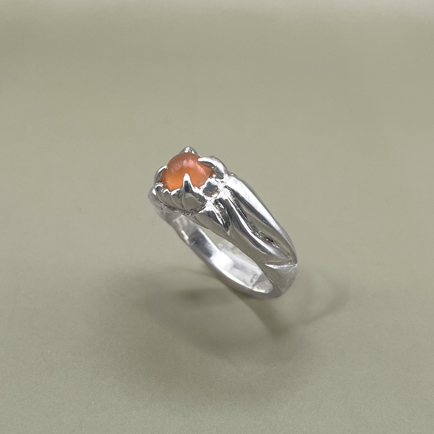 The Costal Shell Ring - Peach Moonstone